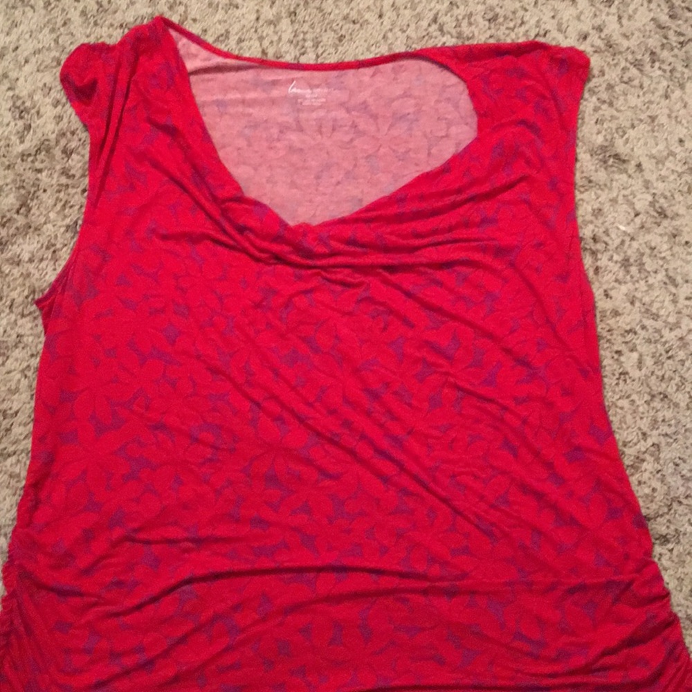 Red and magenta scoop tank